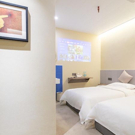 Puzzle Hotel Guangzhou Fenghuang New Village Subway Station מראה חיצוני תמונה
