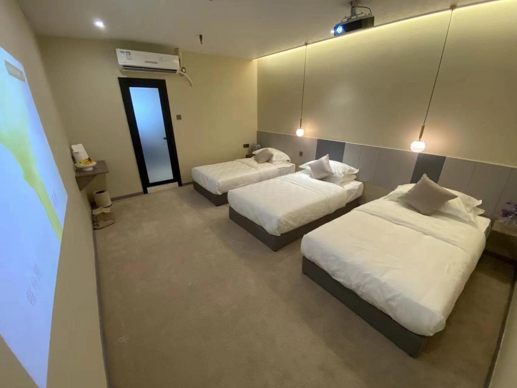 Puzzle Hotel Guangzhou Fenghuang New Village Subway Station מראה חיצוני תמונה