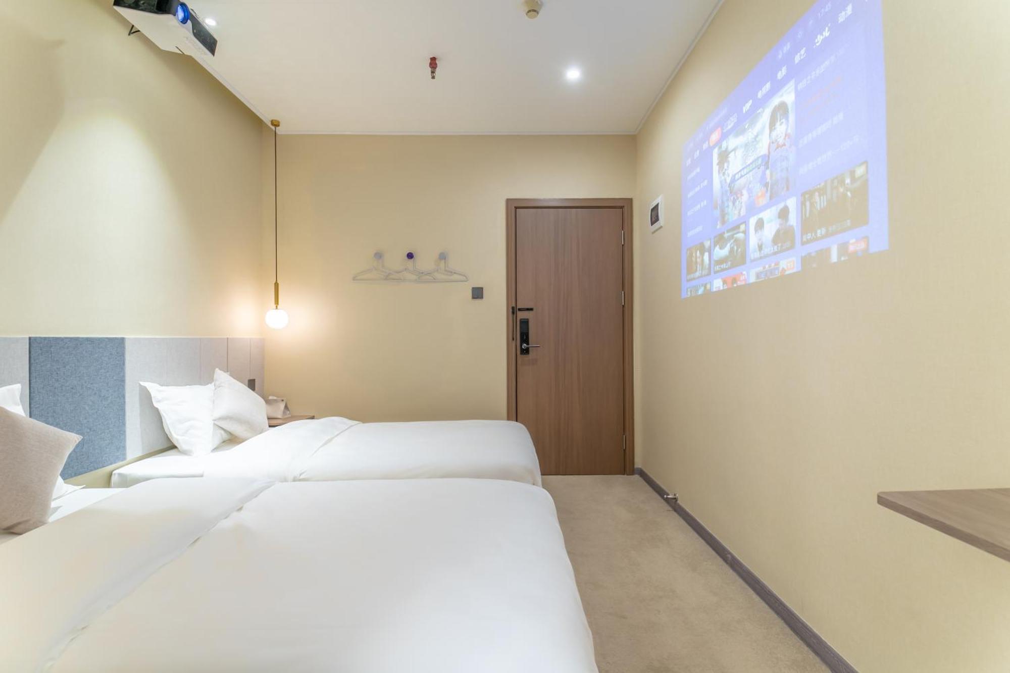 Puzzle Hotel Guangzhou Fenghuang New Village Subway Station מראה חיצוני תמונה