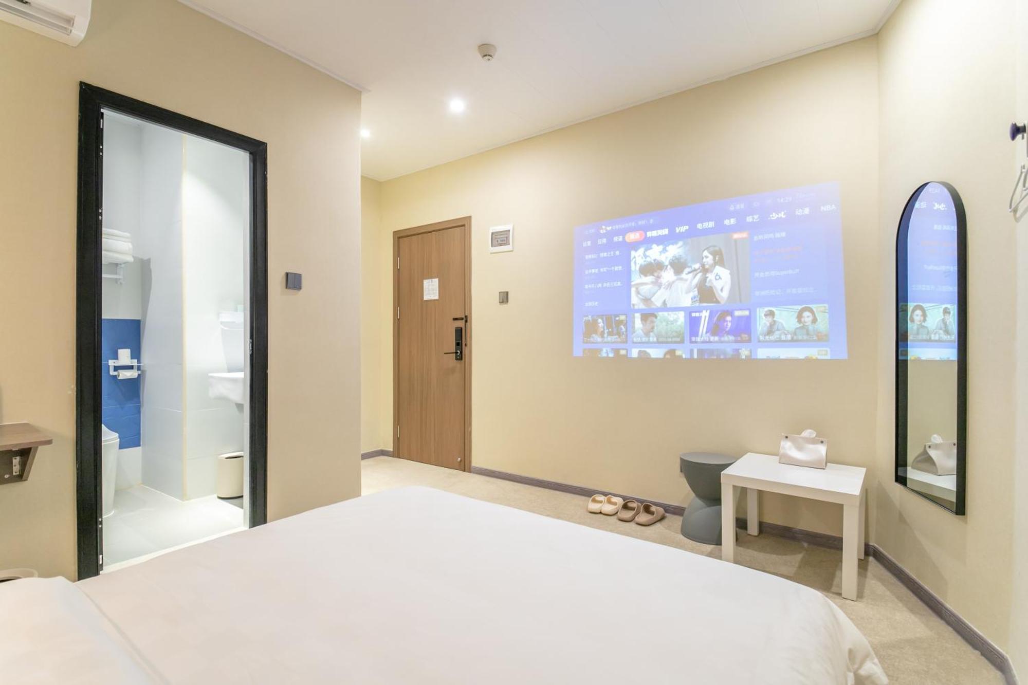 Puzzle Hotel Guangzhou Fenghuang New Village Subway Station מראה חיצוני תמונה