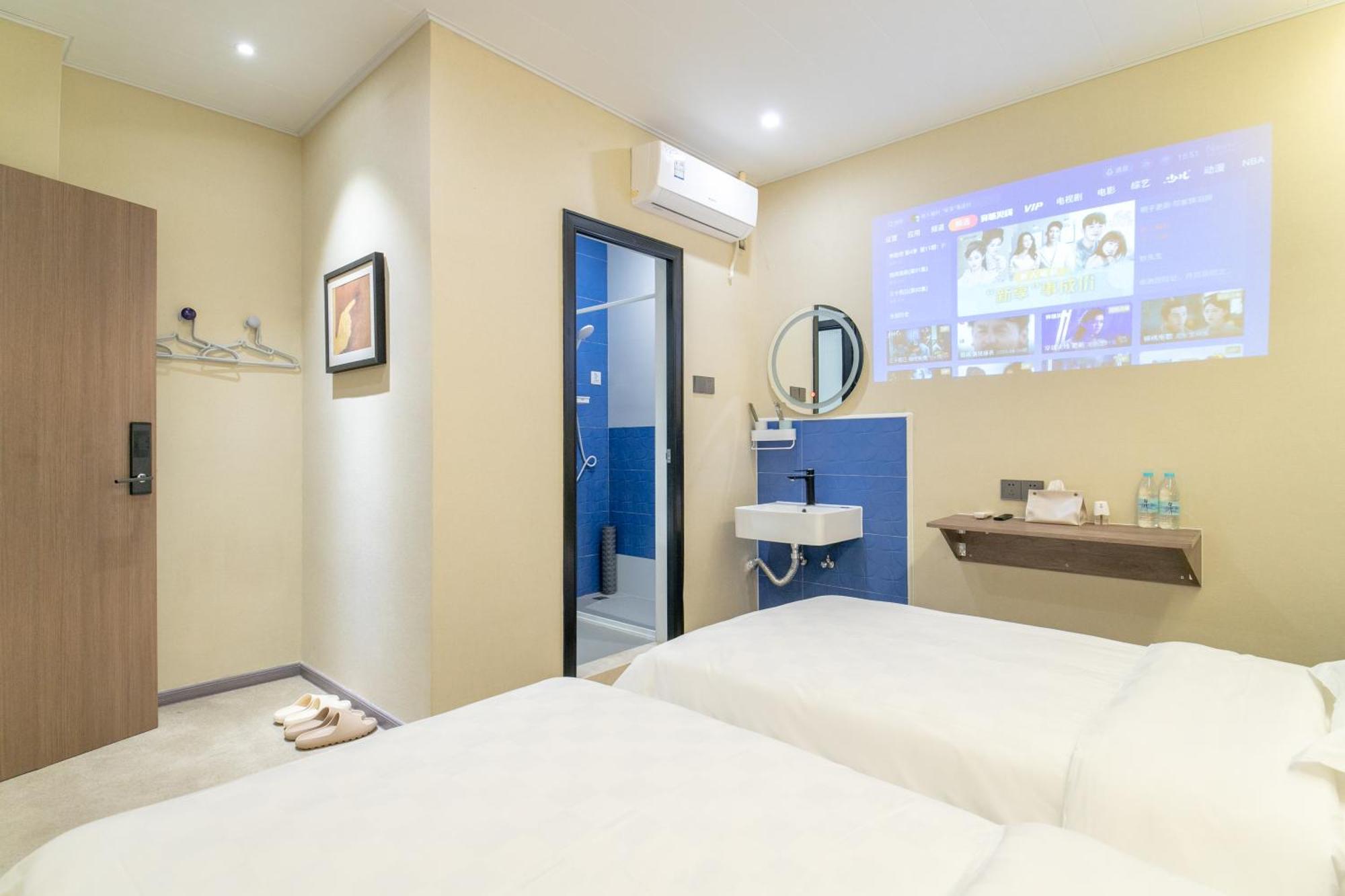 Puzzle Hotel Guangzhou Fenghuang New Village Subway Station מראה חיצוני תמונה