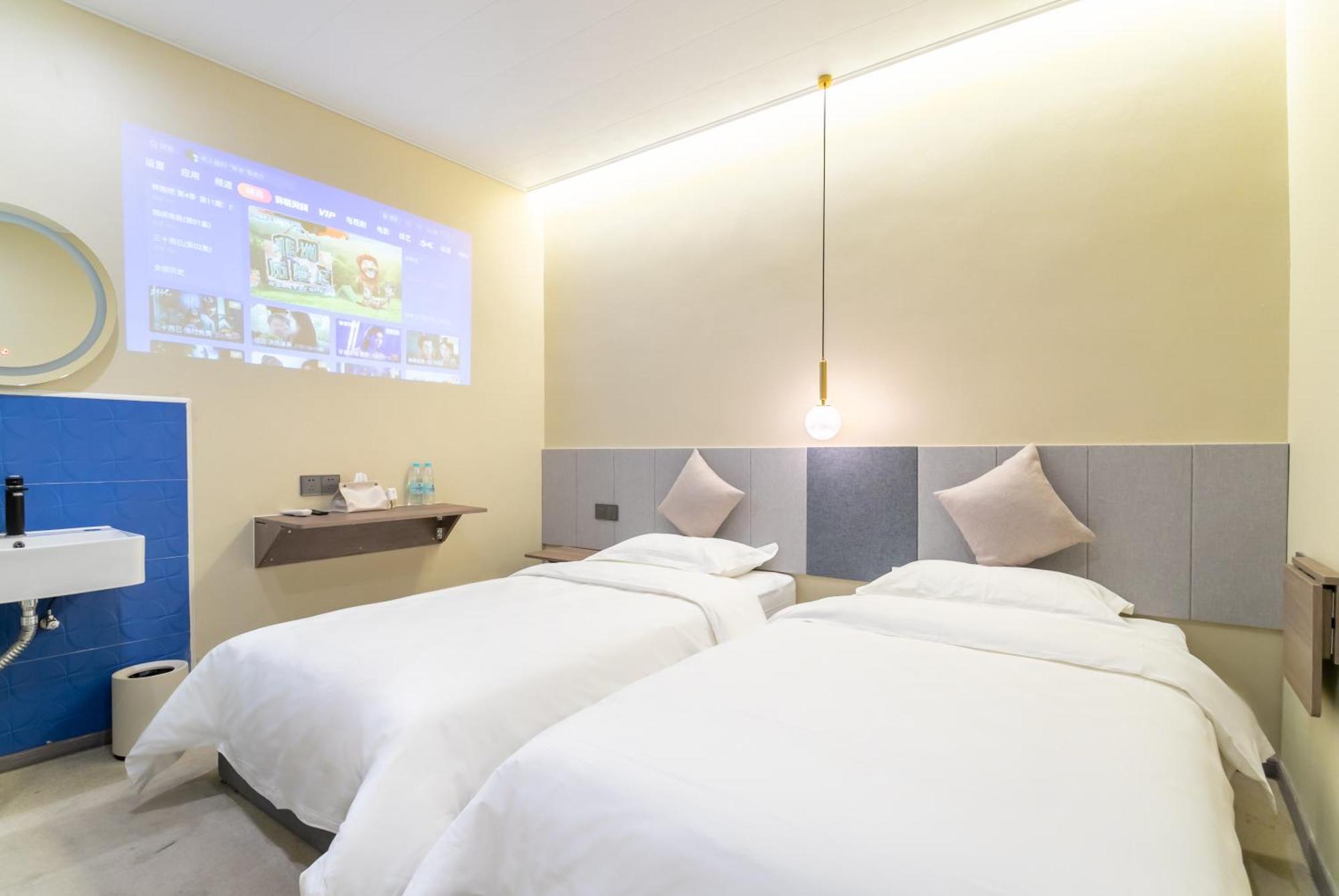 Puzzle Hotel Guangzhou Fenghuang New Village Subway Station מראה חיצוני תמונה